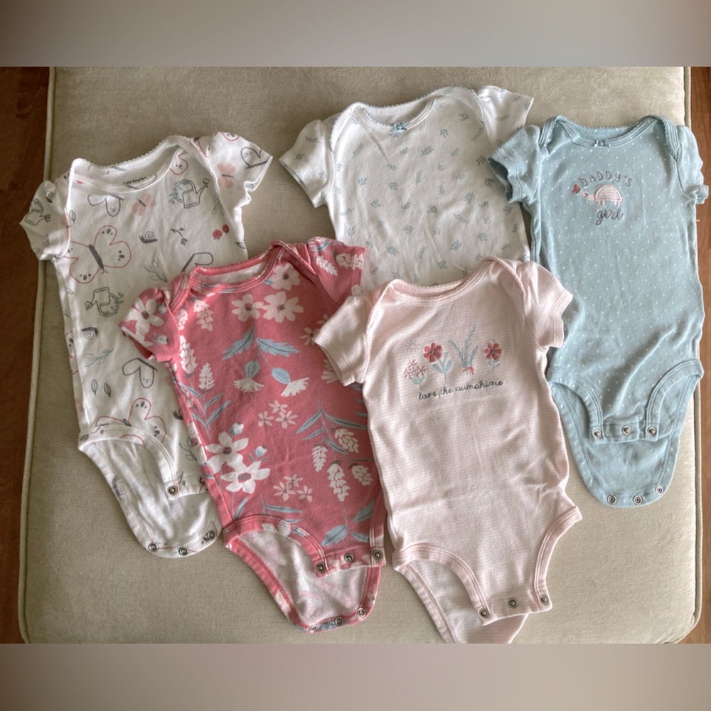 Carters Baby New Born Baby Girl onesies✨pack of 5!